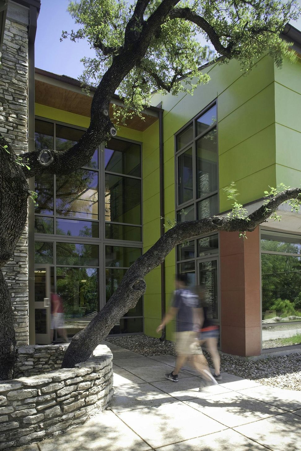 0306-St-Stephans-Andrew-Pogue-V-Upper-School-Entrance-View-copy.jpg