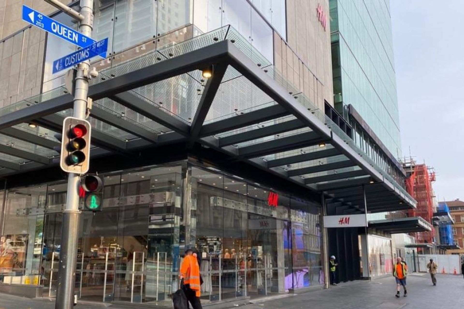 H &amp; M Commercial Bay