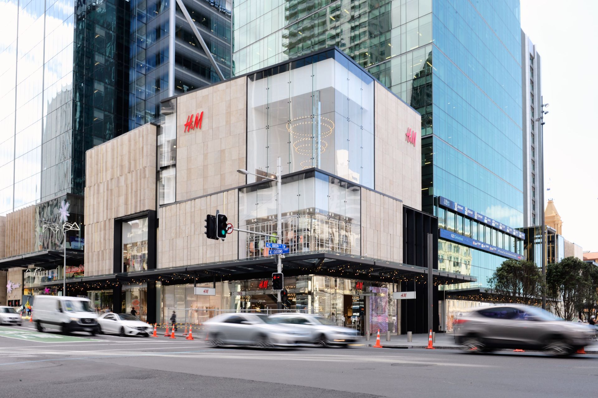 H &amp; M Commercial Bay