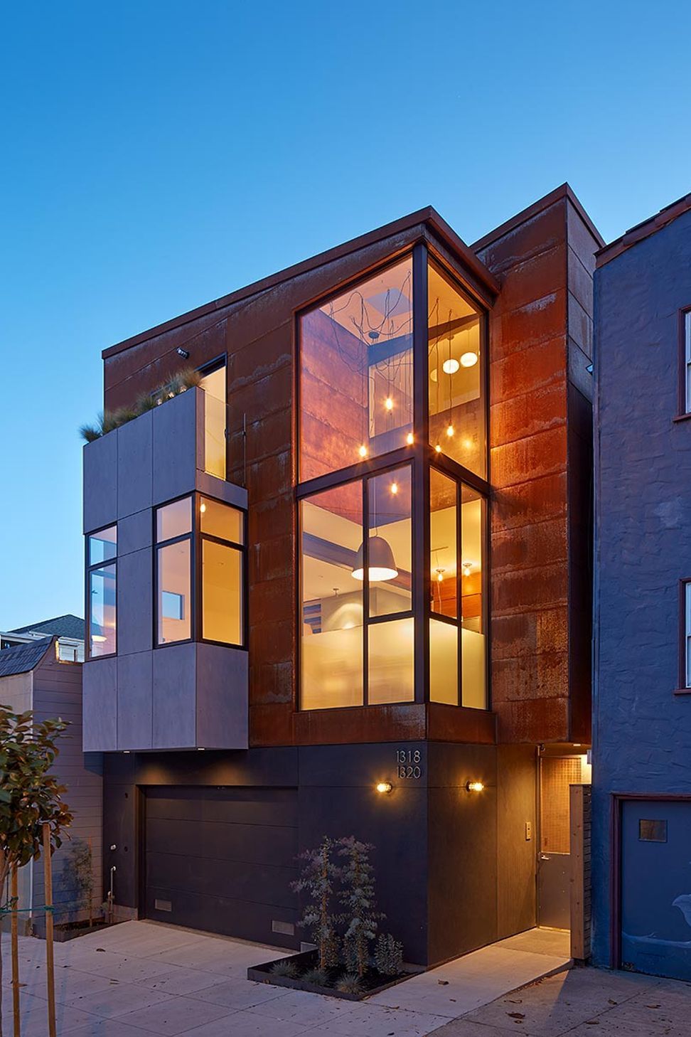 001-Zack-de-VitoModern-Architecture-Construction-Design-BuildSteelHouse-12San-FranciscoCustom-Multi-FamilyFront-Elevation-Angle-DuskDamonte-001.jpg