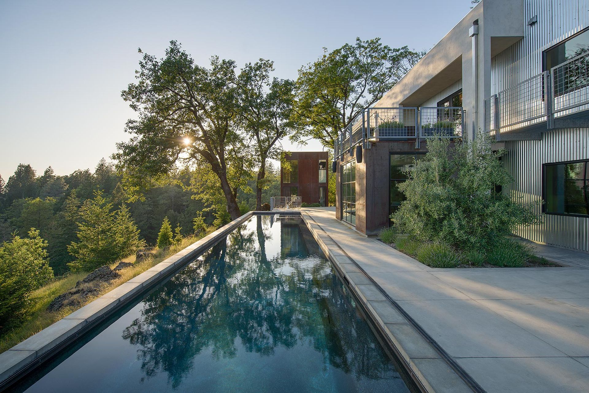 005Zack-de-VitoModern-Architecture-Construction-DesignBuildLK-HouseCalistogaCustom-HomePool-Long-View-Damonte-tif-use-.jpg
