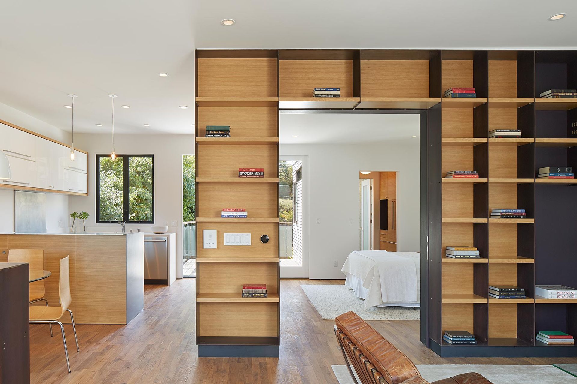 006-Zack-de-VitoModern-Architecture-Construction-Design-BuildSteelHouse-12San-FranciscoCustom-Multi-FamilyLiving-Room-KitchenDamonte-006.jpg