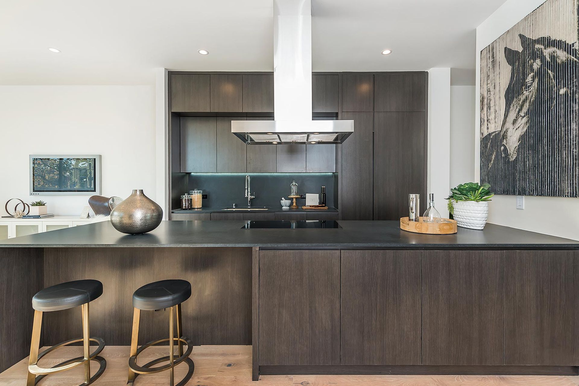 007Zack-de-VitoModern-Architecture-Construction-Design-BuildDuncan-San-Francisco-Custom-Homekithcen-frontalde-Vito.jpg