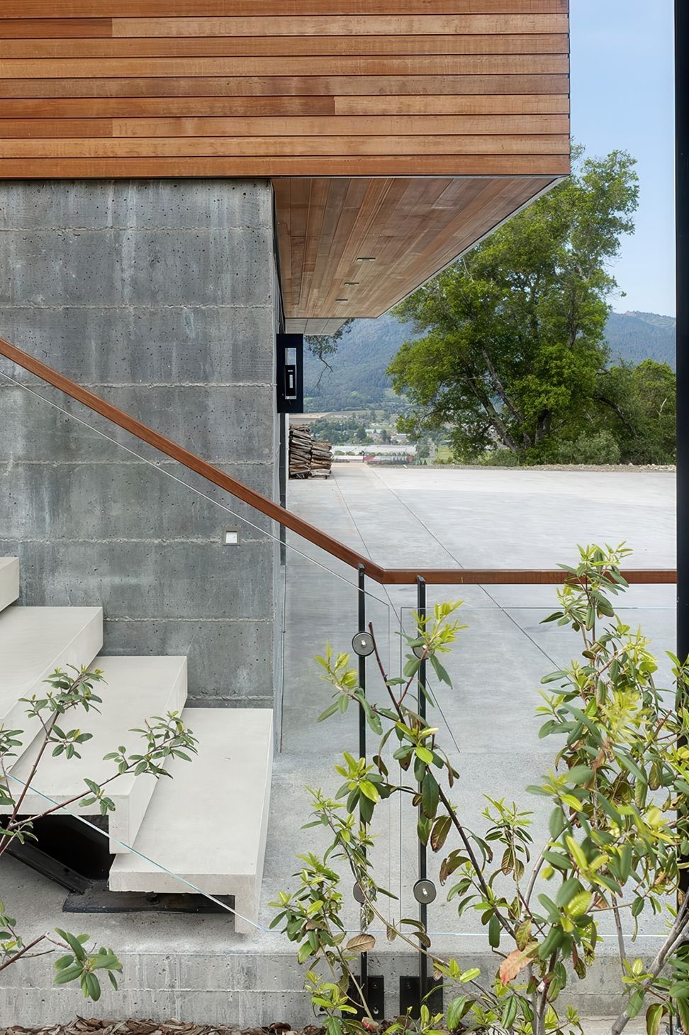 009Zack-de-VitoModern-Architecture-Construction-Design-BuildRidgeview-Estate-NapaCustom-HomeSide-StairCesar-Rubio.jpeg