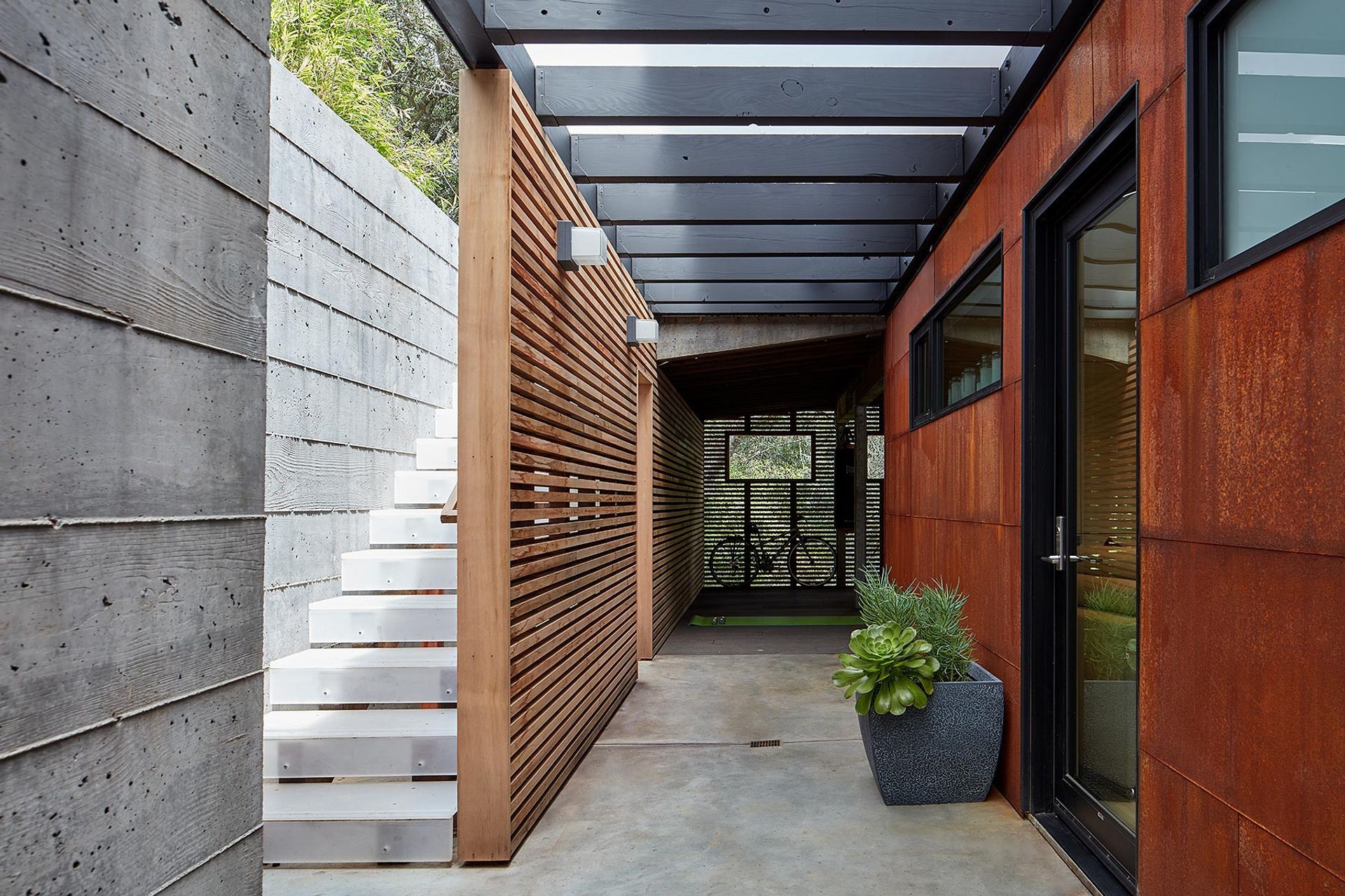 009Zack-de-VitoModern-ArchitectureConstructionDesign-BuildHillside-HouseMarin-County-Custom-HomeBreezeway-StairsDamonte-009.jpg