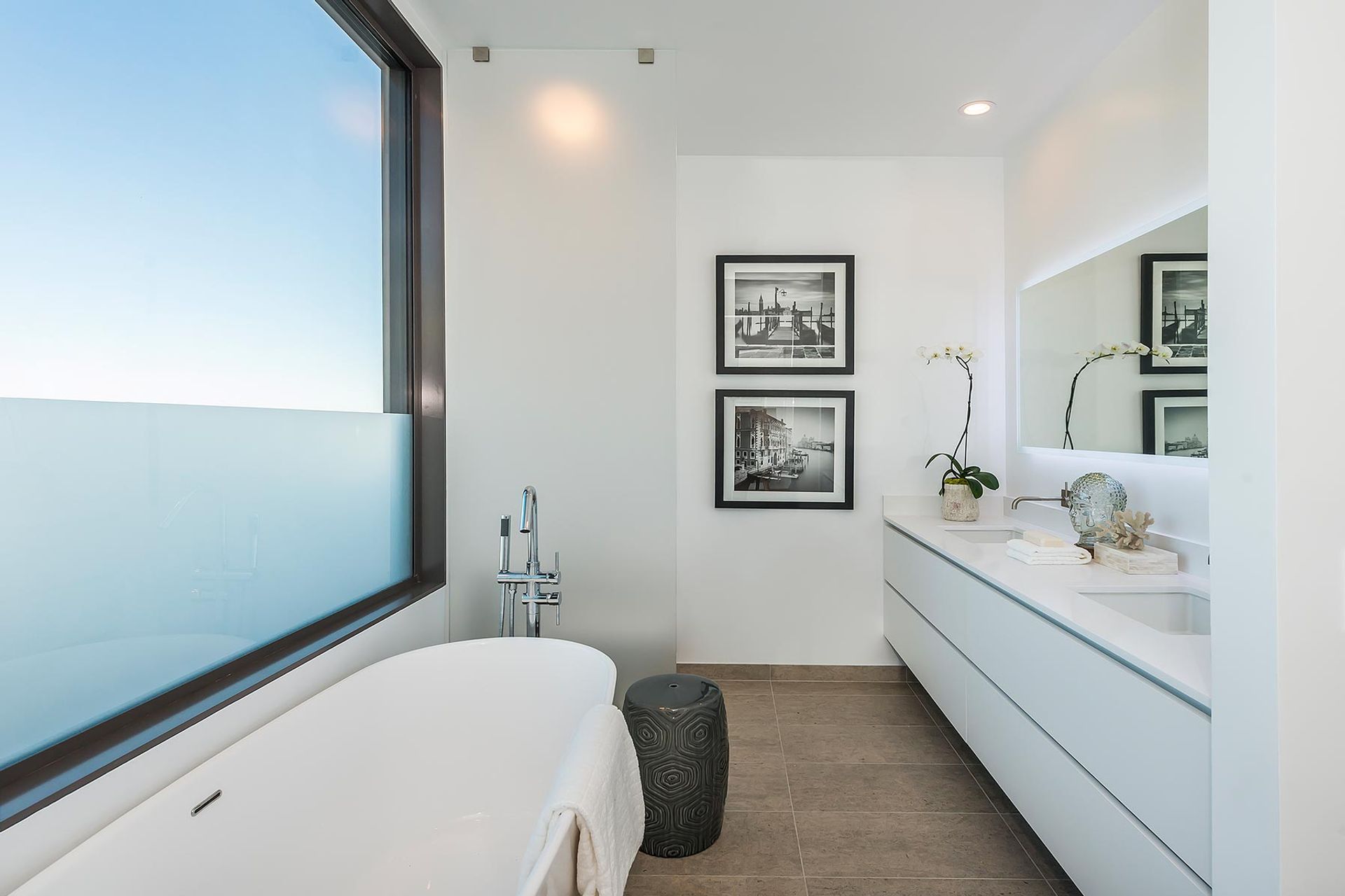 010Zack-de-VitoModern-Architecture-Construction-Design-BuildDuncan-San-Francisco-Custom-Homemaster-bathroom-bathtubde-Vito.jpg