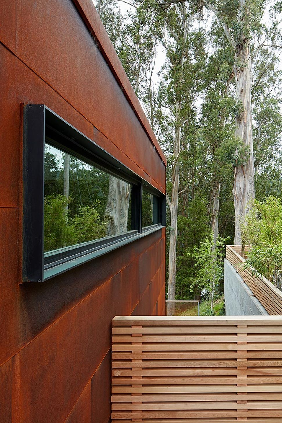 011Zack-de-VitoModern-ArchitectureConstructionDesign-BuildHillside-HouseMarin-County-Custom-HomeDetail-WindowDamonte-011.jpg