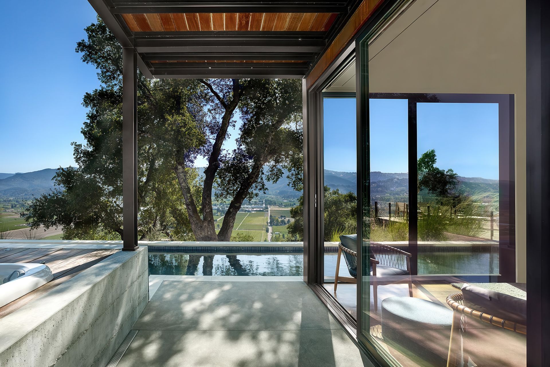 012Zack-de-VitoModern-Architecture-Construction-Design-BuildRidgeview-Estate-NapaCustom-Homehot-tubmaster-bedroomCesar-Rubio.jpeg