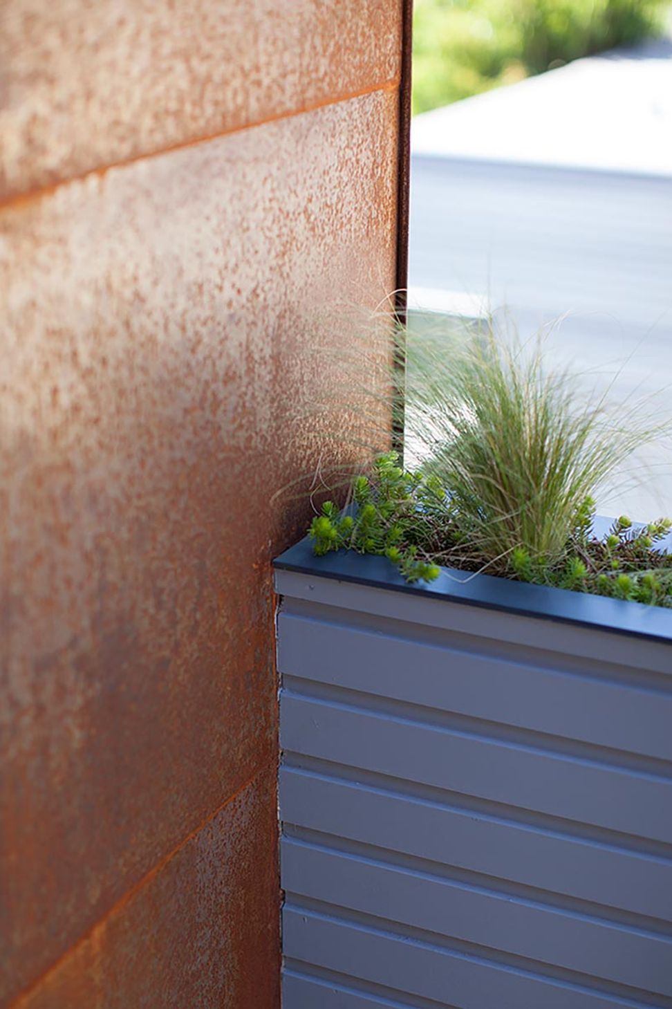 013-Zack-de-VitoModern-Architecture-Construction-Design-BuildSteelHouse-12San-FranciscoCustom-Multi-FamilyPlanter-Wall-DetailDamonte-013.jpg