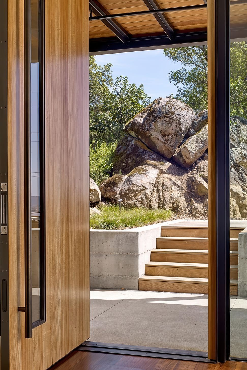 014Zack-de-VitoModern-Architecture-Construction-Design-BuildRidgeview-Estate-NapaCustom-HomeDoor-detailrock-LandscapeCesar-Rubio.jpeg