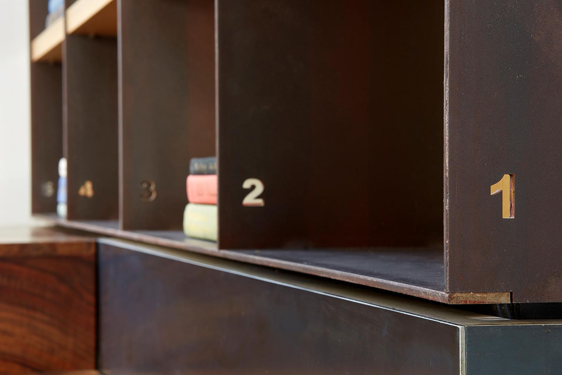 015-Zack-de-VitoModern-Architecture-Construction-Design-BuildSteelHouse-12San-FranciscoCustom-Multi-FamilyBook-Shelf-DetailDamonte-015.jpg