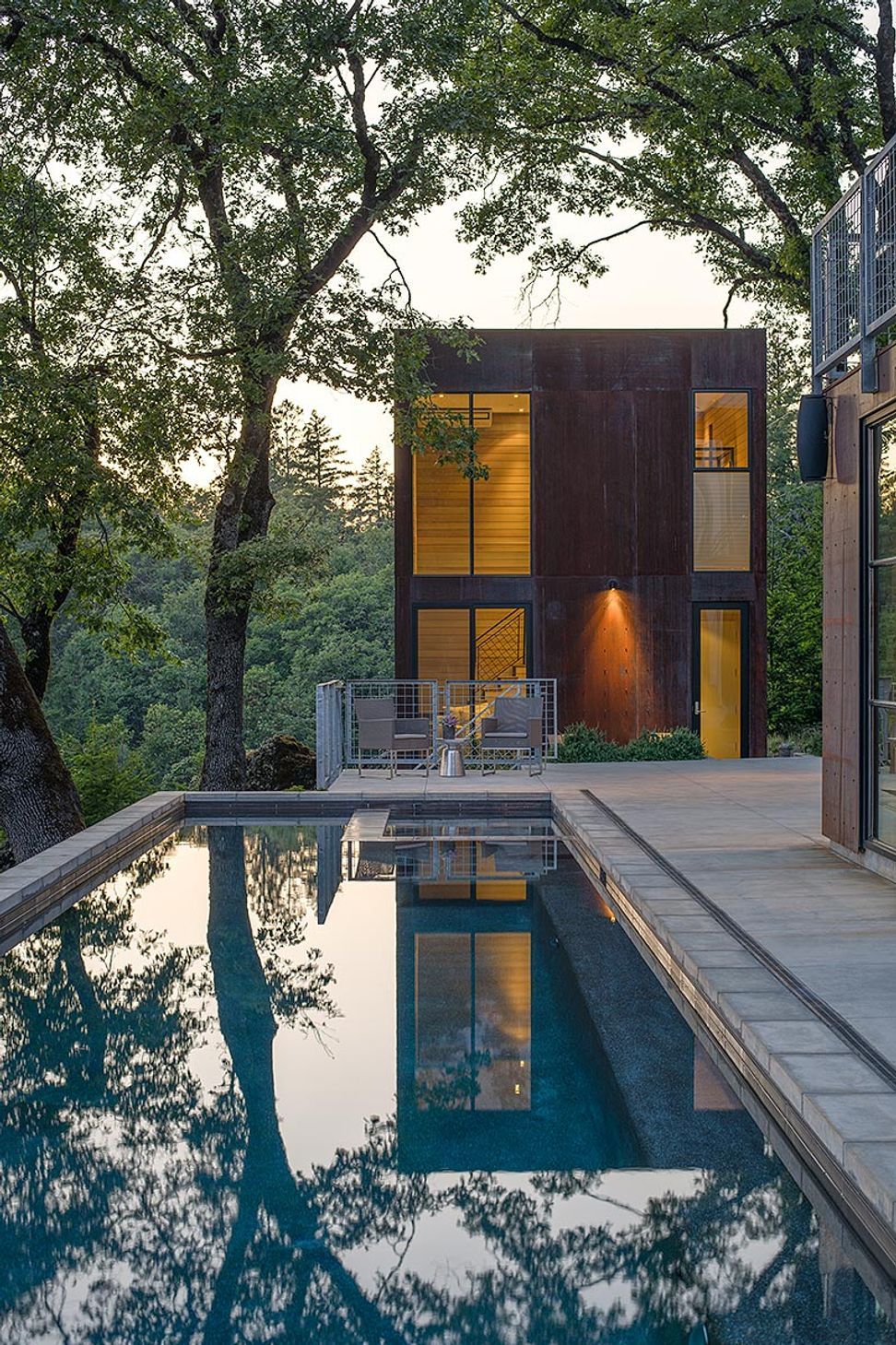 015Zack-de-VitoModern-Architecture-Construction-DesignBuildLK-HouseCalistogaCustom-HomeGuest-House-Pool-Night1Liske-015.jpg