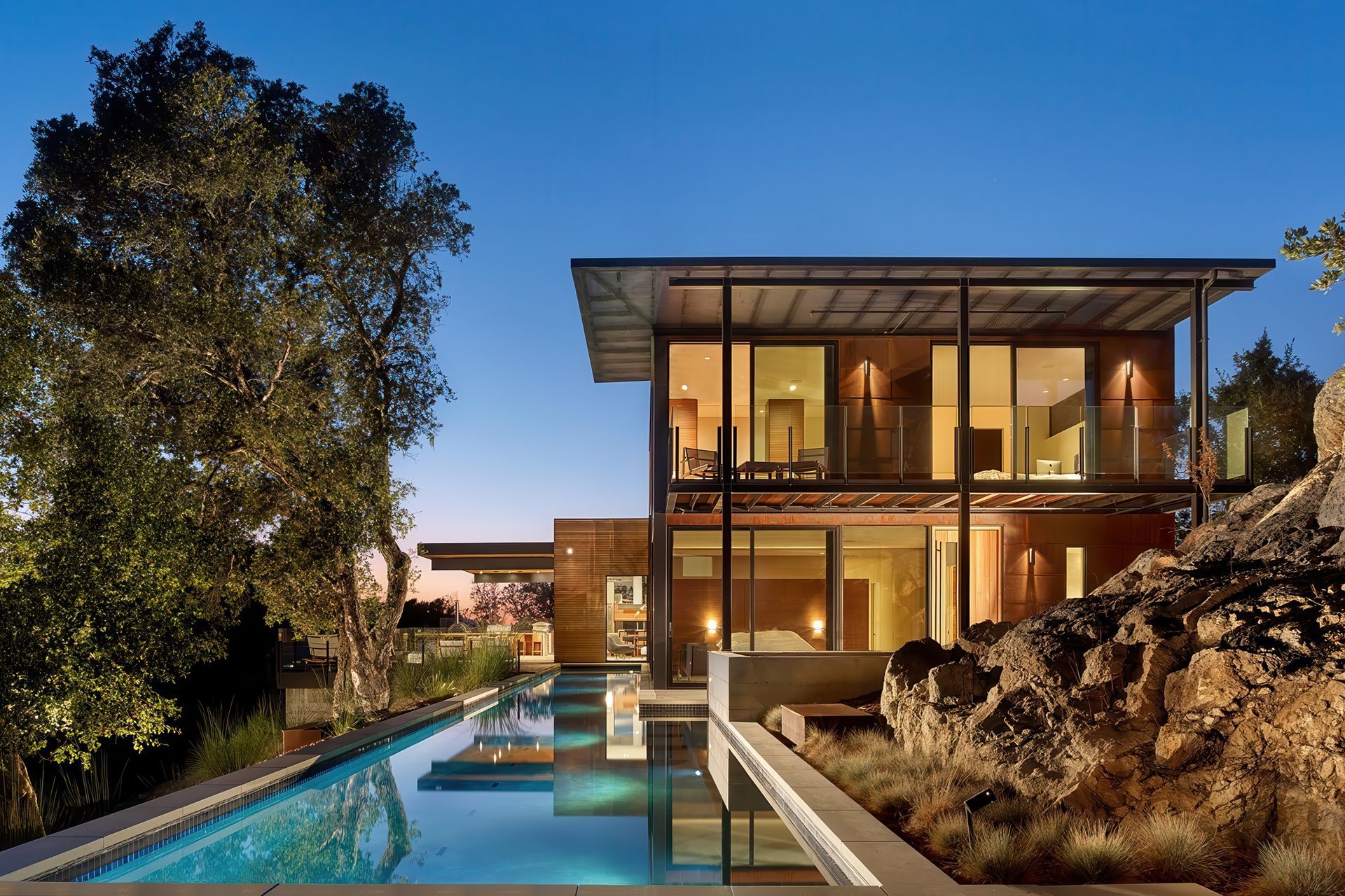 017Zack-de-VitoModern-Architecture-Construction-Design-BuildRidgeview-Estate-NapaCustom-HomeRear-View-Pool-Rock-outcroppingCesar-Rubio.jpeg