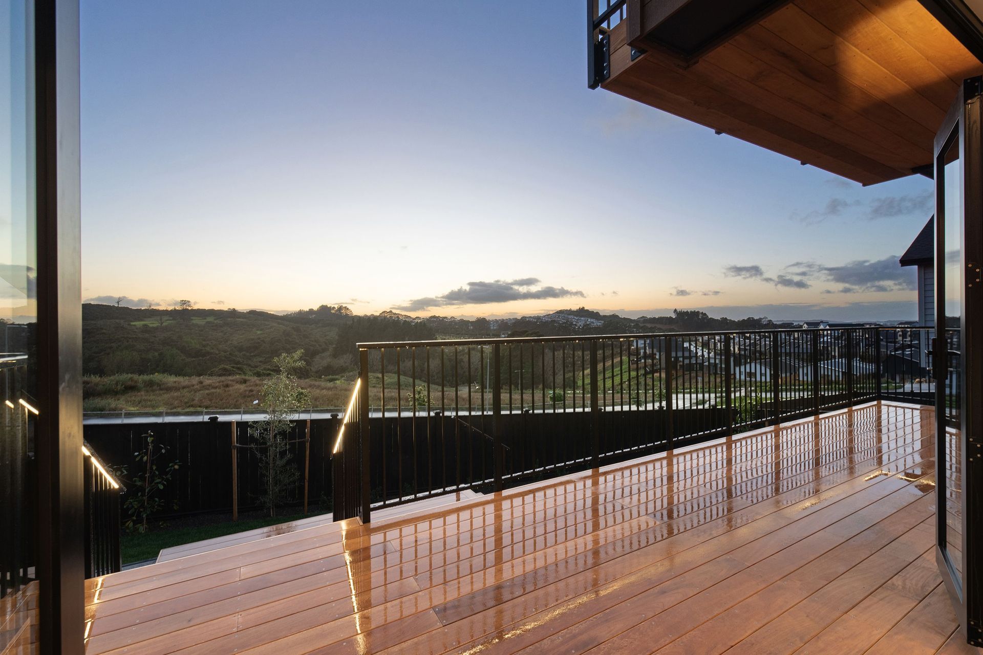 018Open2viewID563416-28KikorangiDrive.jpg
