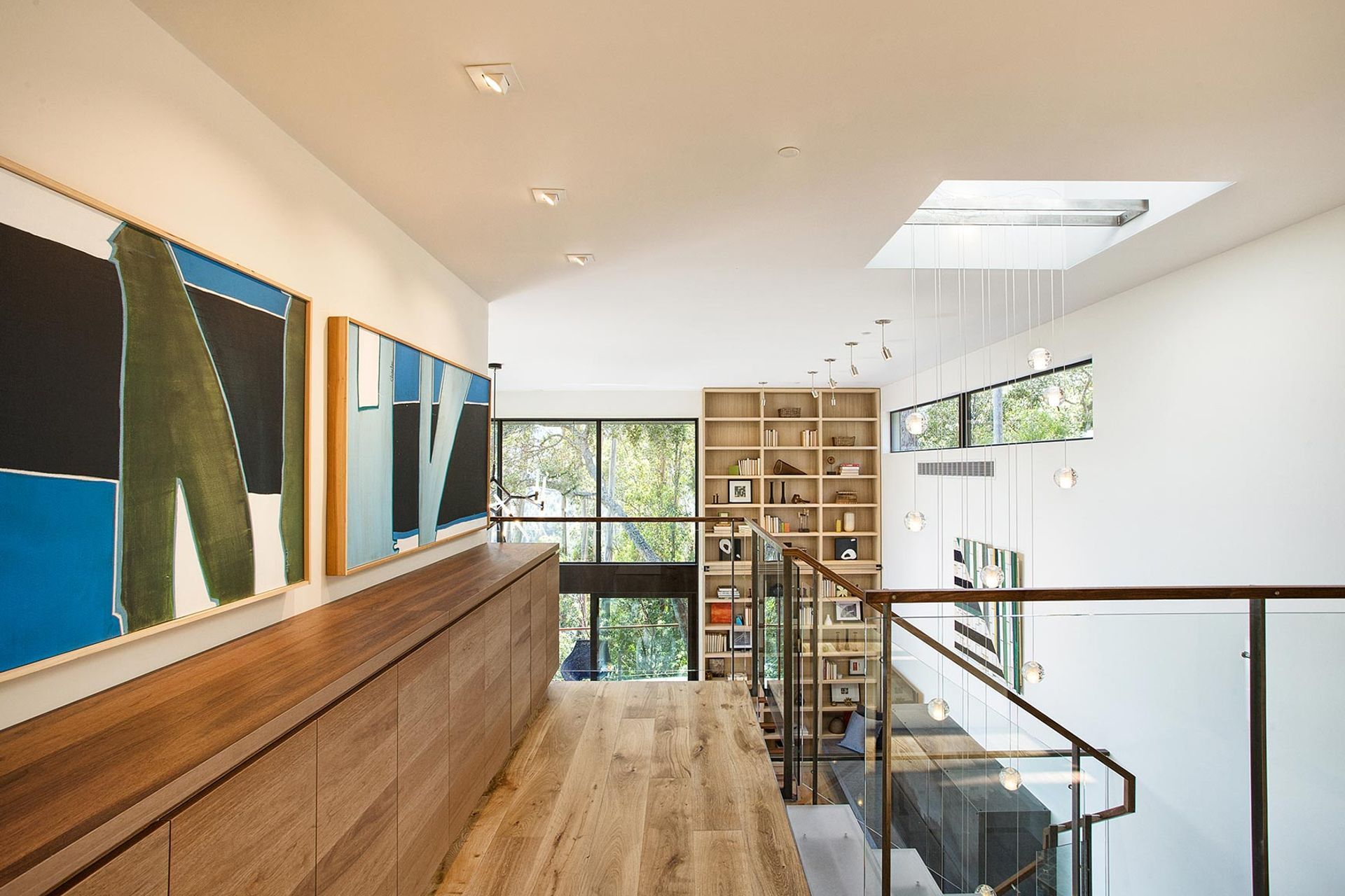 018Zack-de-VitoModern-Architecture-ConstructionDesign-BuildHillside-House-Marin-County-Custom-HomeEntryLiving-RoomDamonte-018.jpg