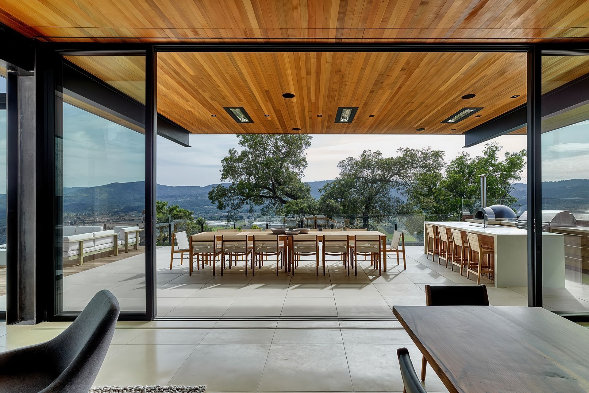 019Zack-de-VitoModern-Architecture-Construction-Design-BuildRidgeview-Estate-NapaCustom-HomeMaster-Bedroom-WindowViewCesar-Rubio.jpeg