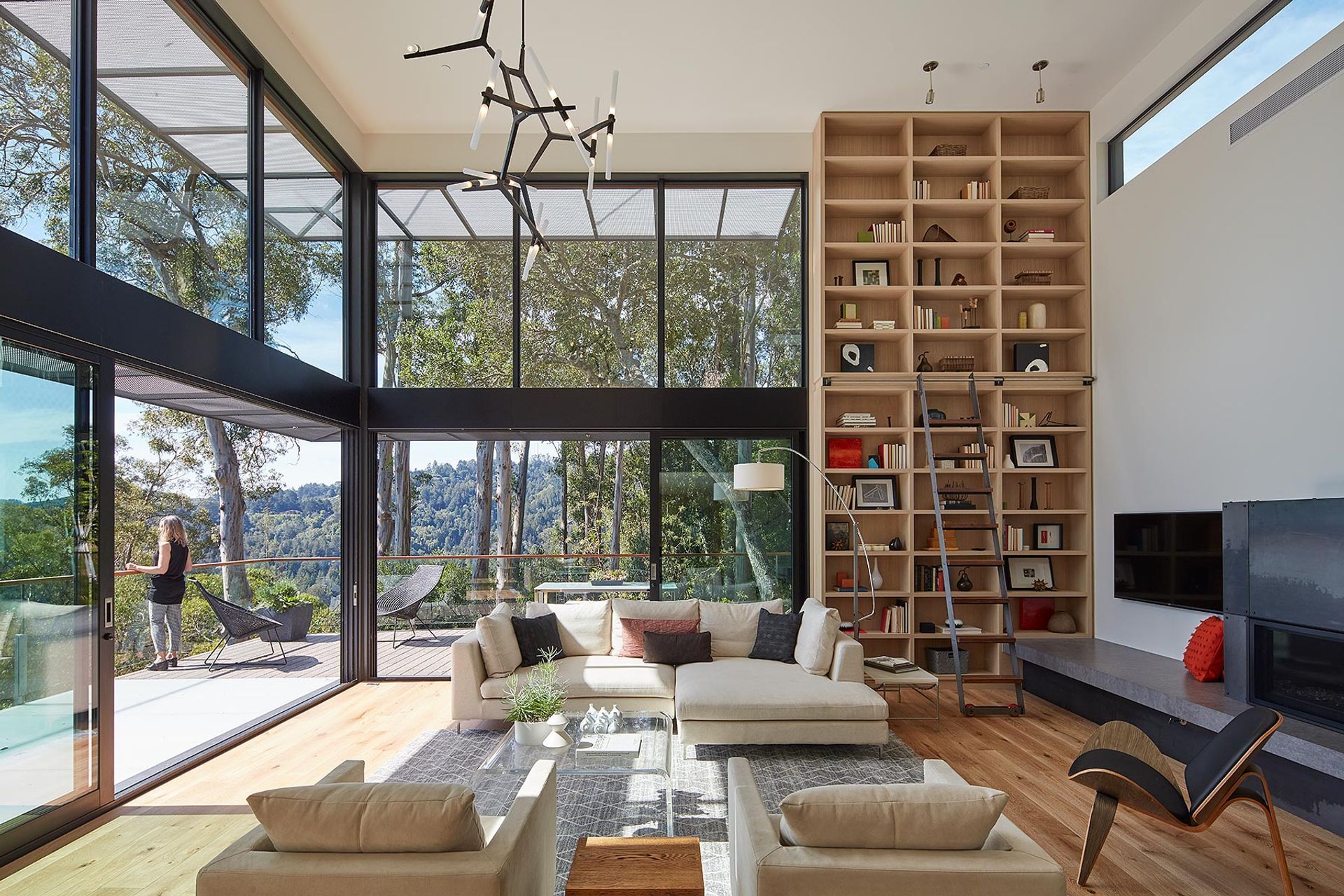019Zack-de-VitoModern-Architecture-ConstructionDesign-BuildHillside-House-Marin-County-Custom-HomeLiving-Room-View-OutsideDamonte-019-copy.jpg
