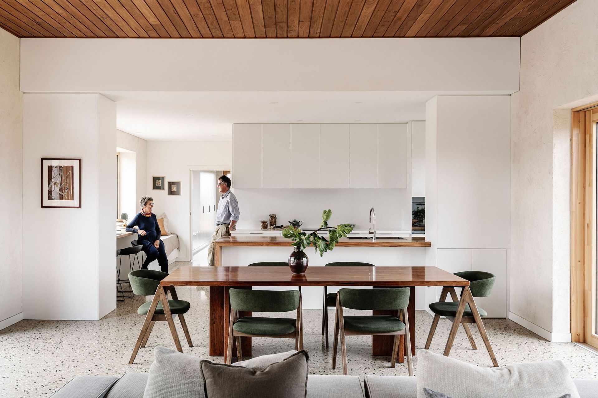 02-envirotecture-huffnpuffhaus-passivhaus-victoria-diningroom-v2.jpg