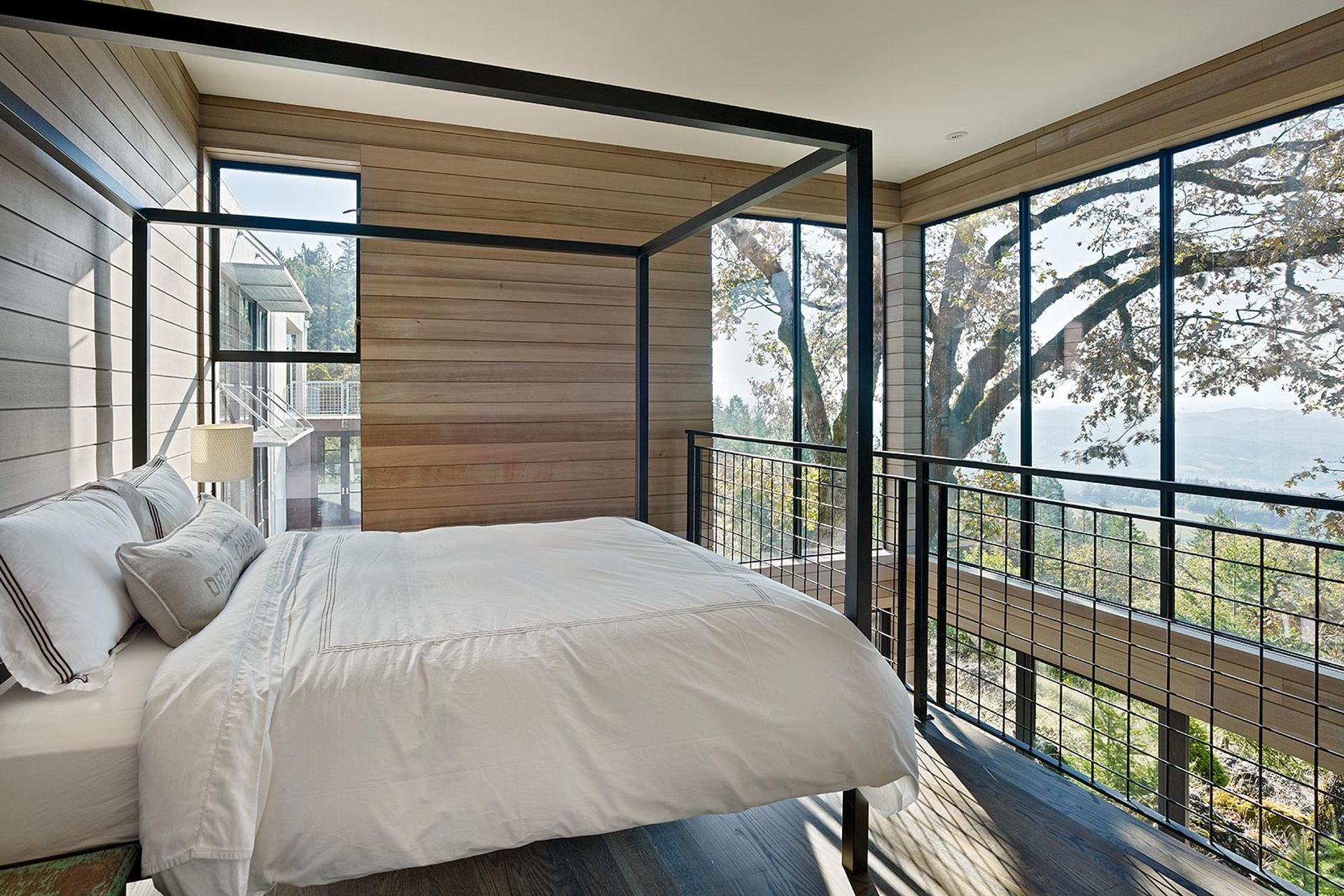 022Zack-de-VitoModern-Architecture-Construction-DesignBuildLK-HouseCalistogaCustom-HomeGuest-House-Master-BedroomDamonte-022.jpg