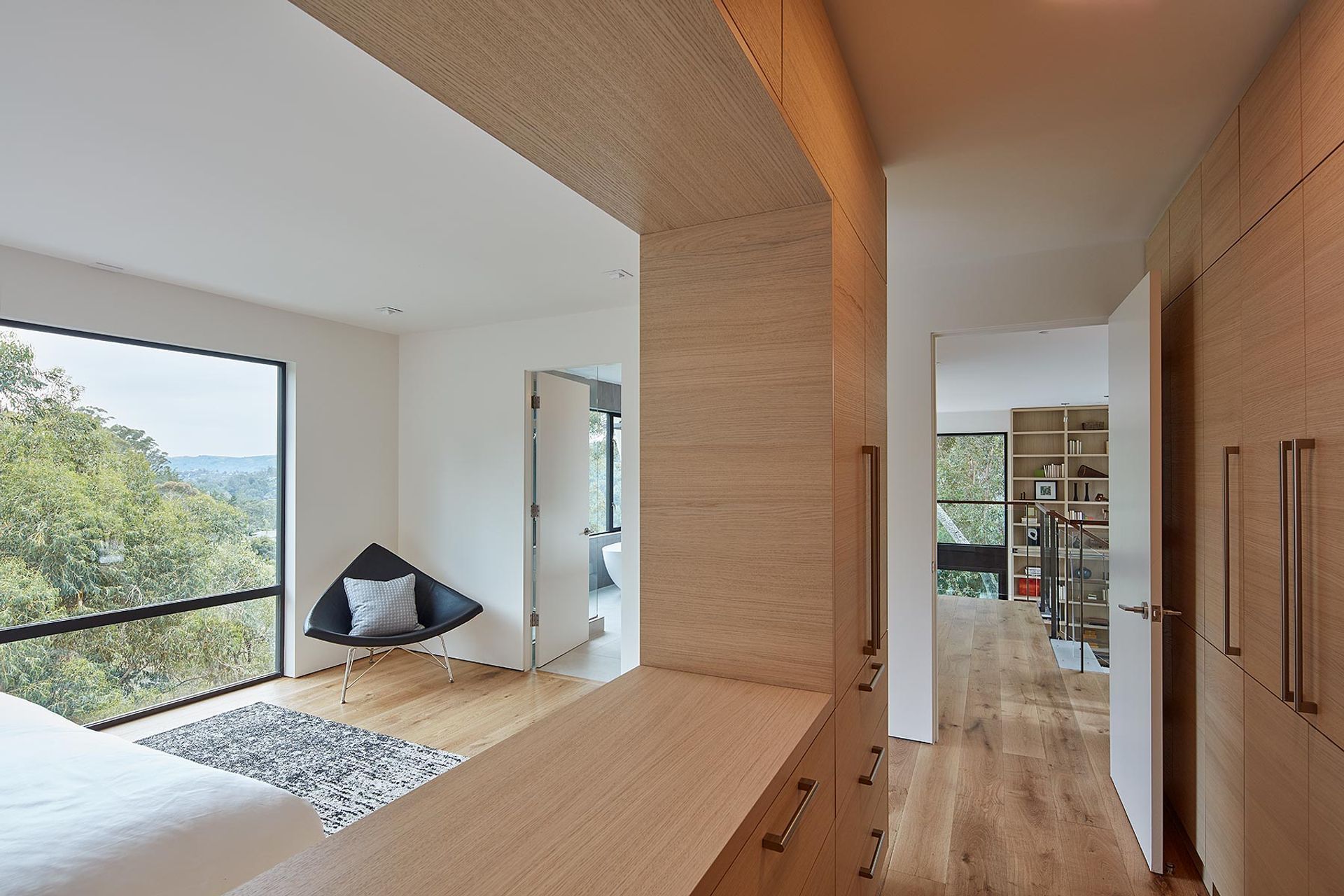 023Zack-de-VitoModern-Architecture-ConstructionDesign-BuildHillside-House-Marin-County-Custom-HomeMaster-BedroomViewDamonte-022.jpg