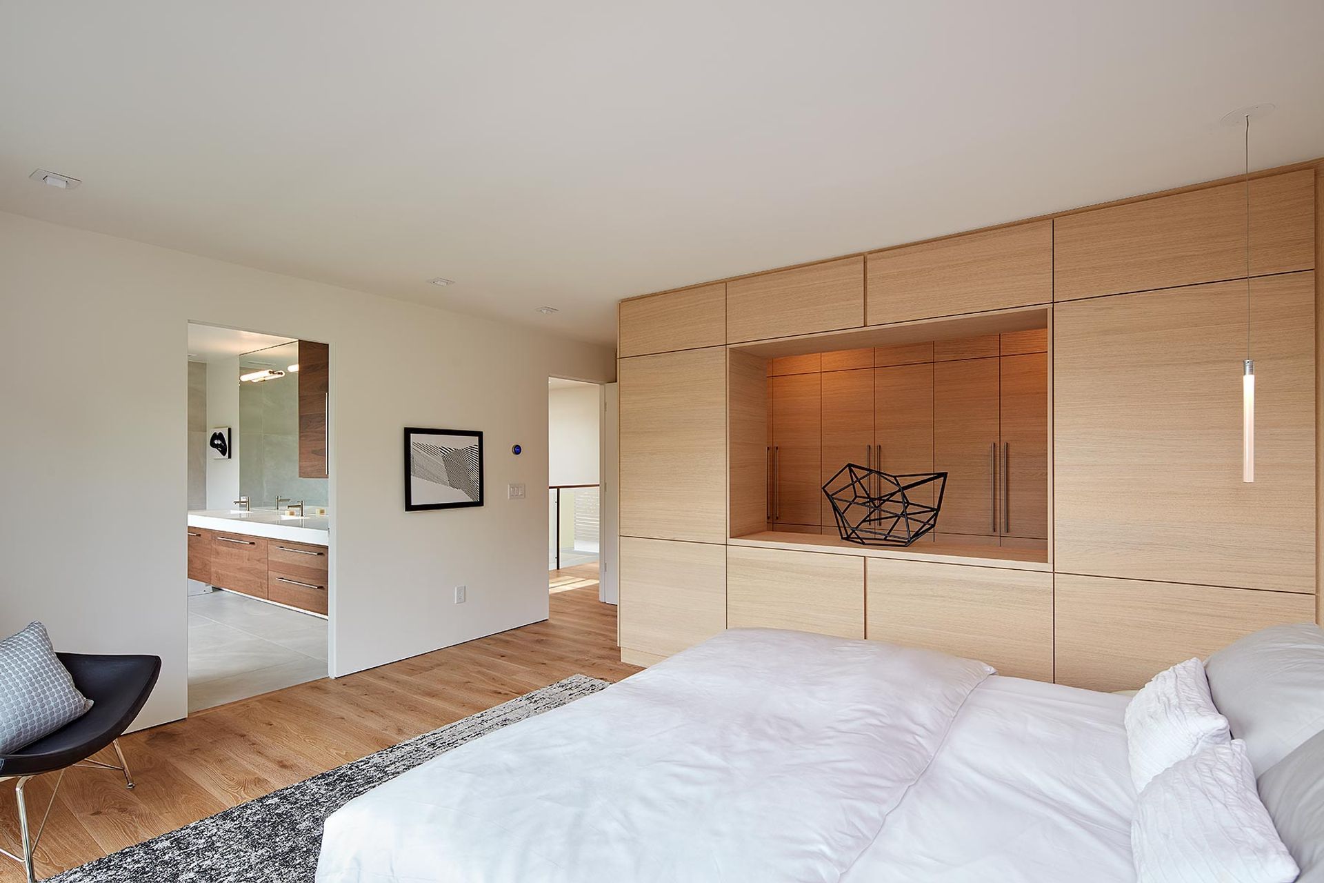 024Zack-de-VitoModern-Architecture-ConstructionDesign-BuildHillside-House-Marin-County-Custom-HomeMaster-BedroomClosetDamonte-024.jpg