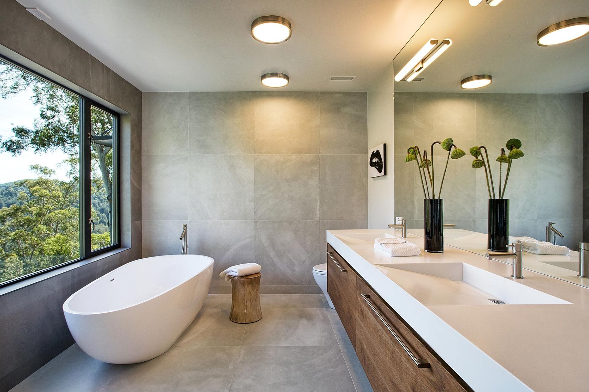 026Zack-de-VitoModern-Architecture-ConstructionDesign-BuildHillside-House-Marin-County-Custom-HomeMaster-BathroomDamonte-021.jpg
