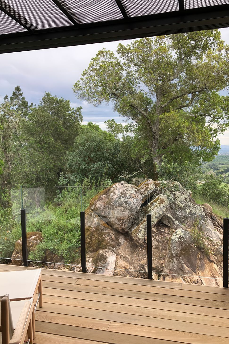 028-Zack-de-VitoModern-Architecture-Construction-Design-BuildRidgeview-Estatedeck-railing-awningdetailNapaCustom-Residence.jpeg