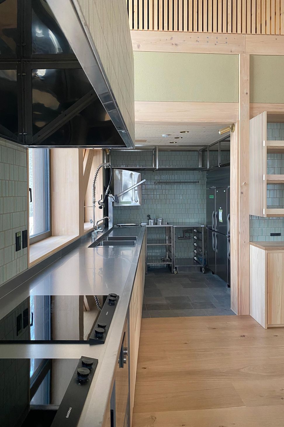 05-Matt-Day-Architect-Matt-Day-Nagano-Prefecture-Japan-Kazahana-Lodge-Kitchen.jpg
