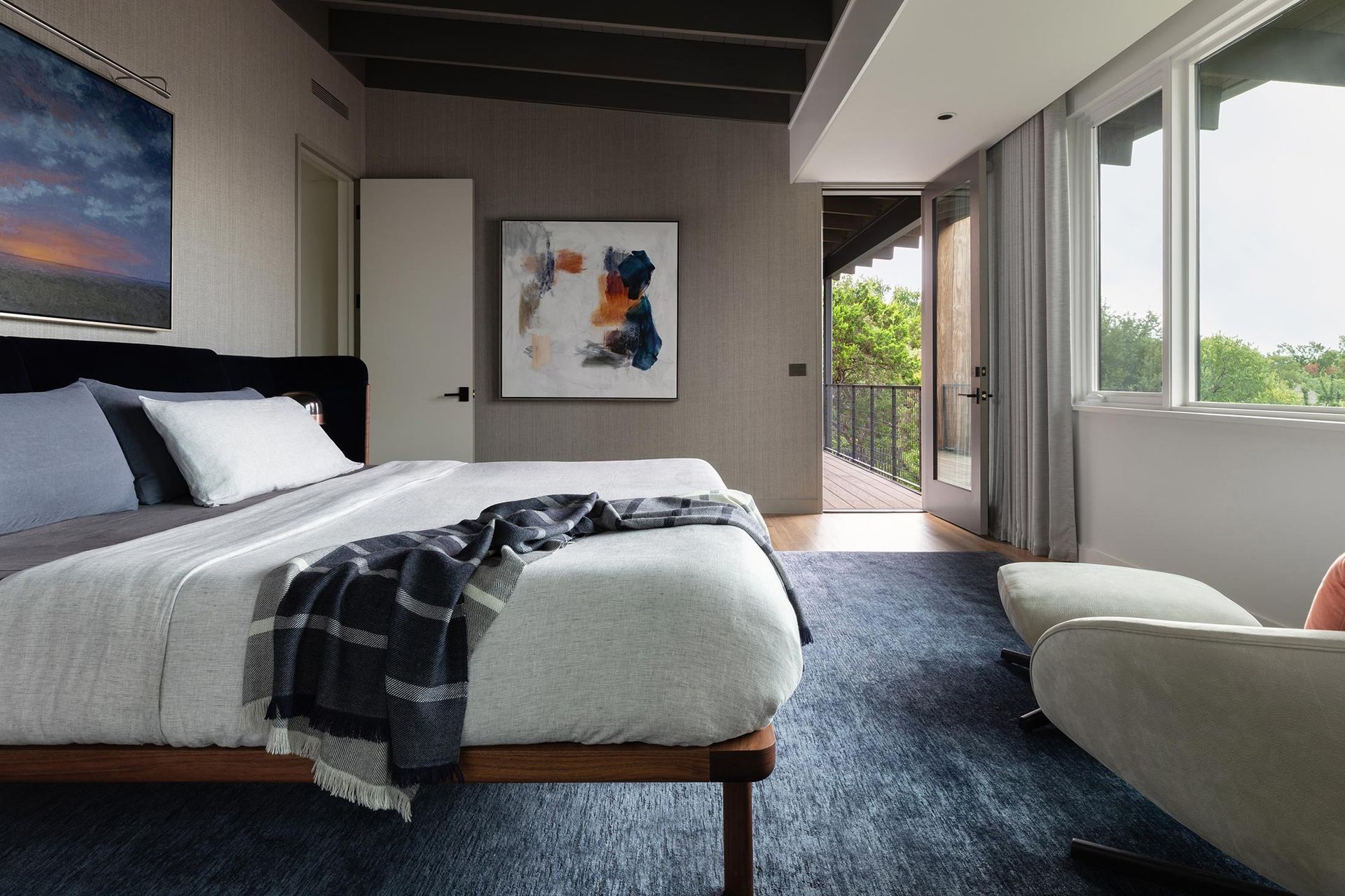 13WoodlandRetreatCuppettKilpatrickArchitectureandInteriorDesigncontemporary-bedroom-art-deck-view.jpg