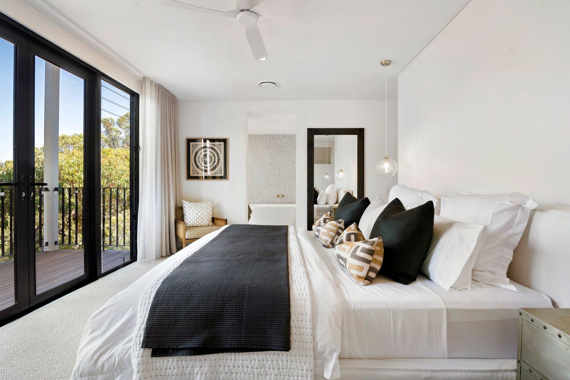 17-Bedroom.jpg
