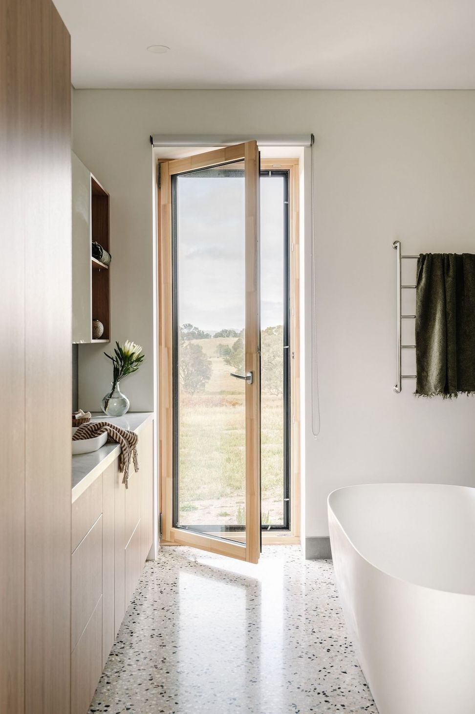22-envirotecture-huffnpuffhaus-passivhaus-victoria-bathroom.jpg