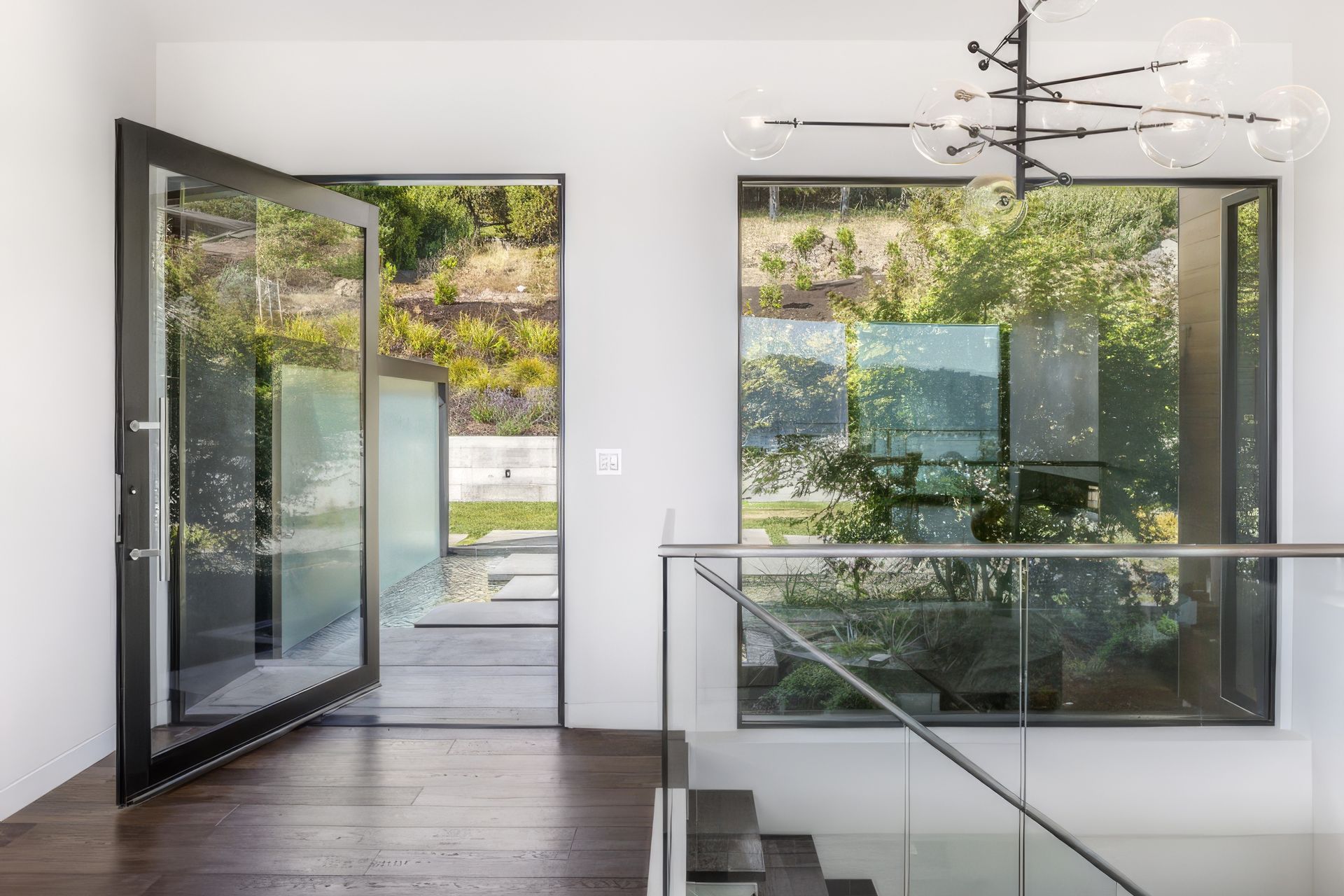 25-11-Mt-Tiburon-entry-stairs-high-res-800x600-upscaled-by-Replicate.jpg