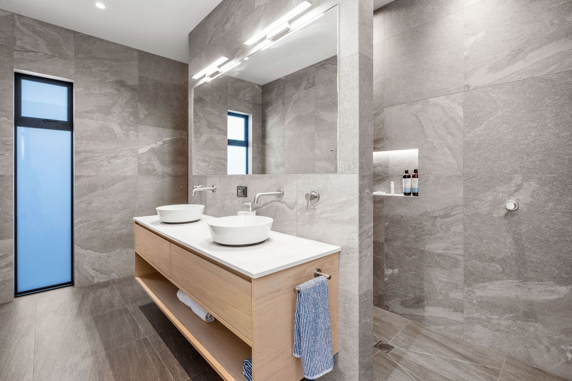 61-web-or-mls-6-Kuaka-Grove-55.jpg