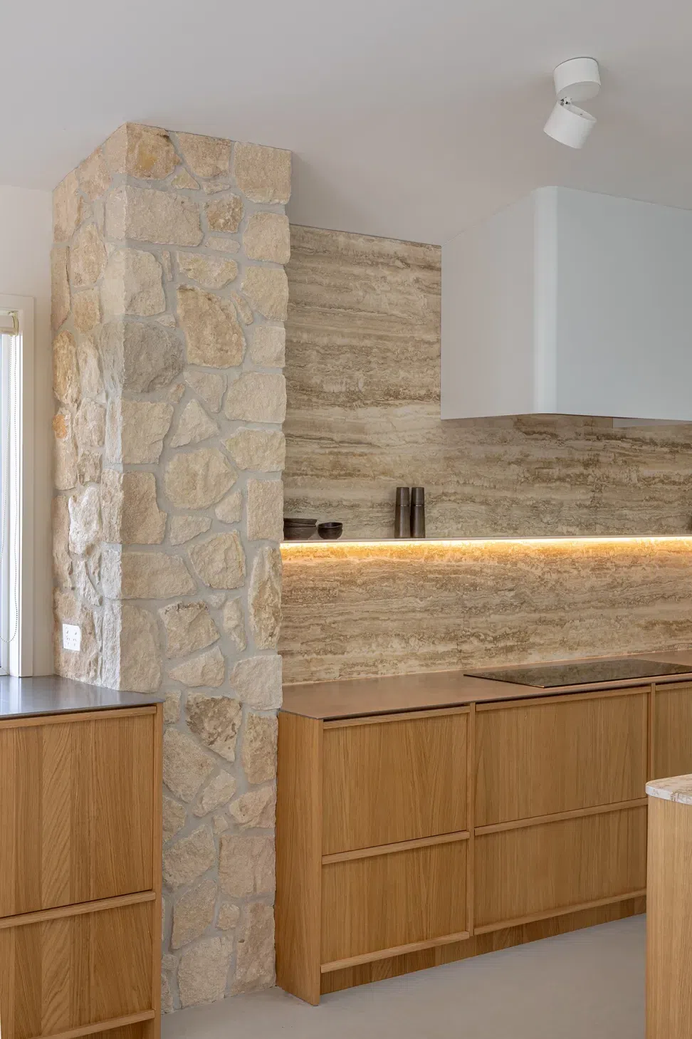68facf0c22e2688e8b2eff06Casa-de-Playa-de-Verano-Allegro-Brushed-Timber-Veneer-5.webp
