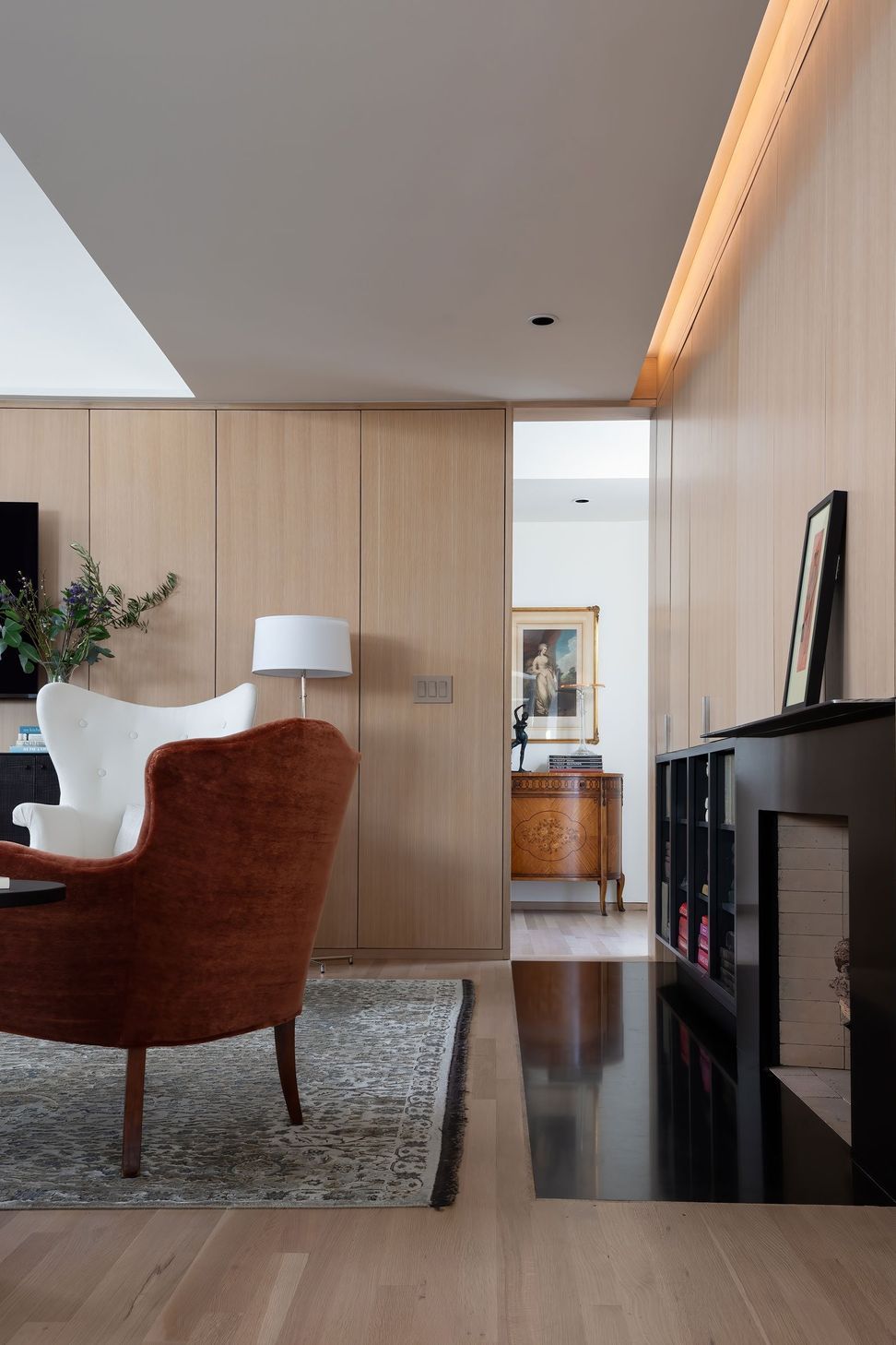 6WethersfieldTownhouseCuppettKilpatrickArchitectureandInteriorDesignaustin-contemporary-living-room-classic-touch-fireplace-design.jpg