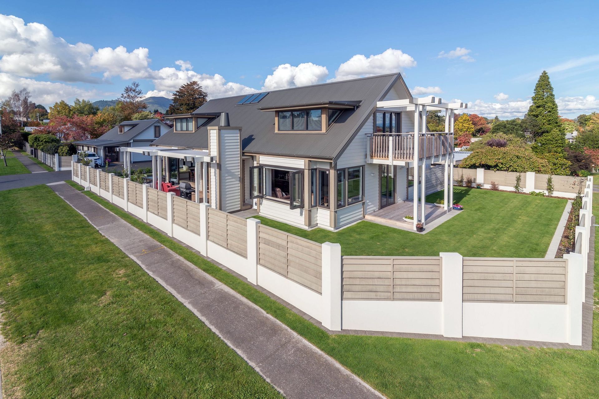 Hosking Home &amp; Boatshed, Bird Area