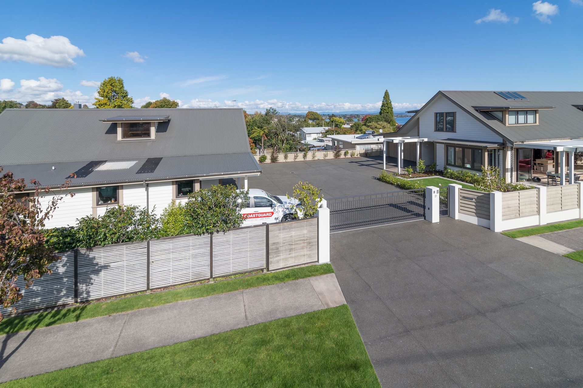Hosking Home &amp; Boatshed, Bird Area