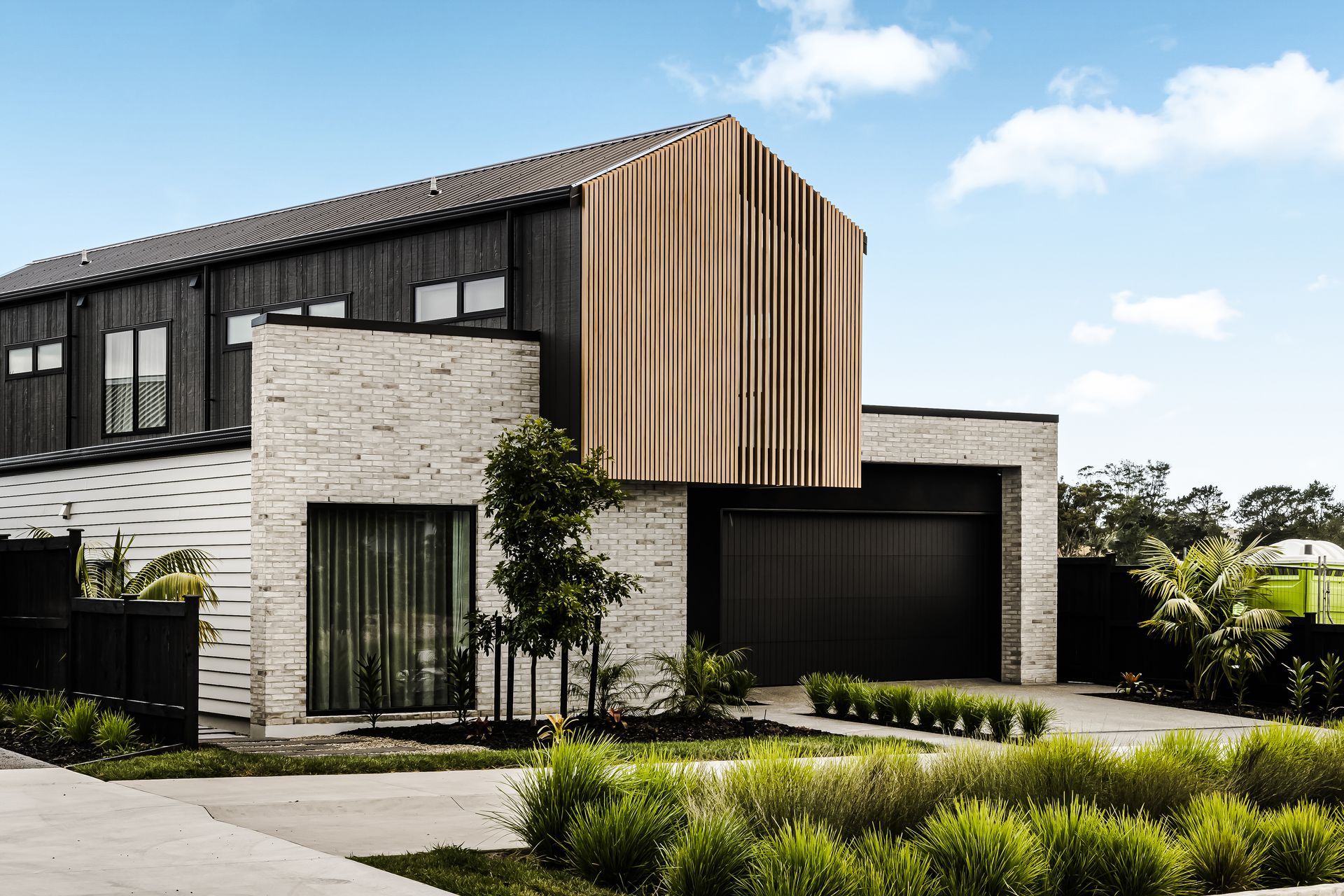 Copy-of-LL25003House-of-illusions-Maddren-114-v3.jpg