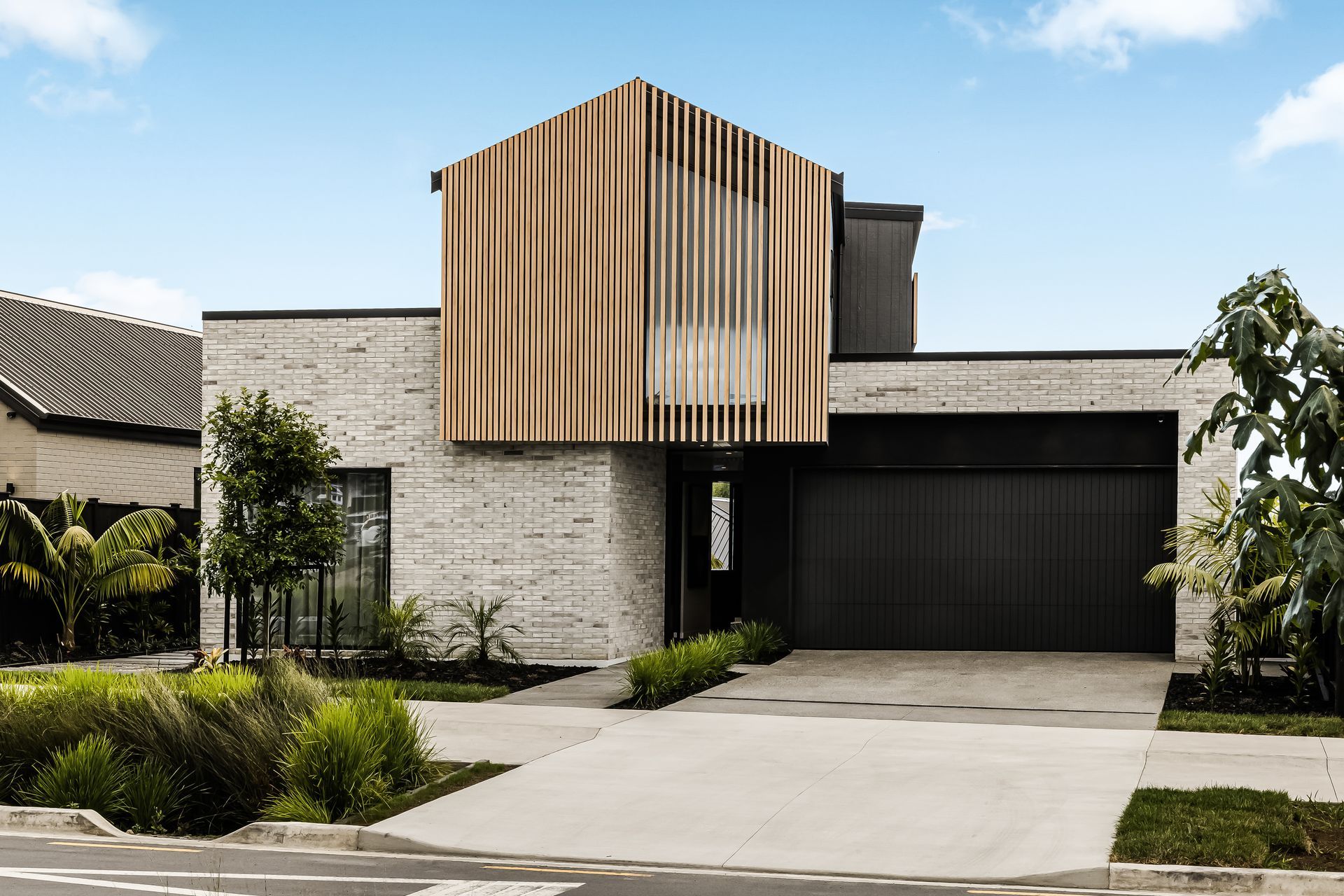 Copy-of-LL25003House-of-illusions-Maddren-116.jpg
