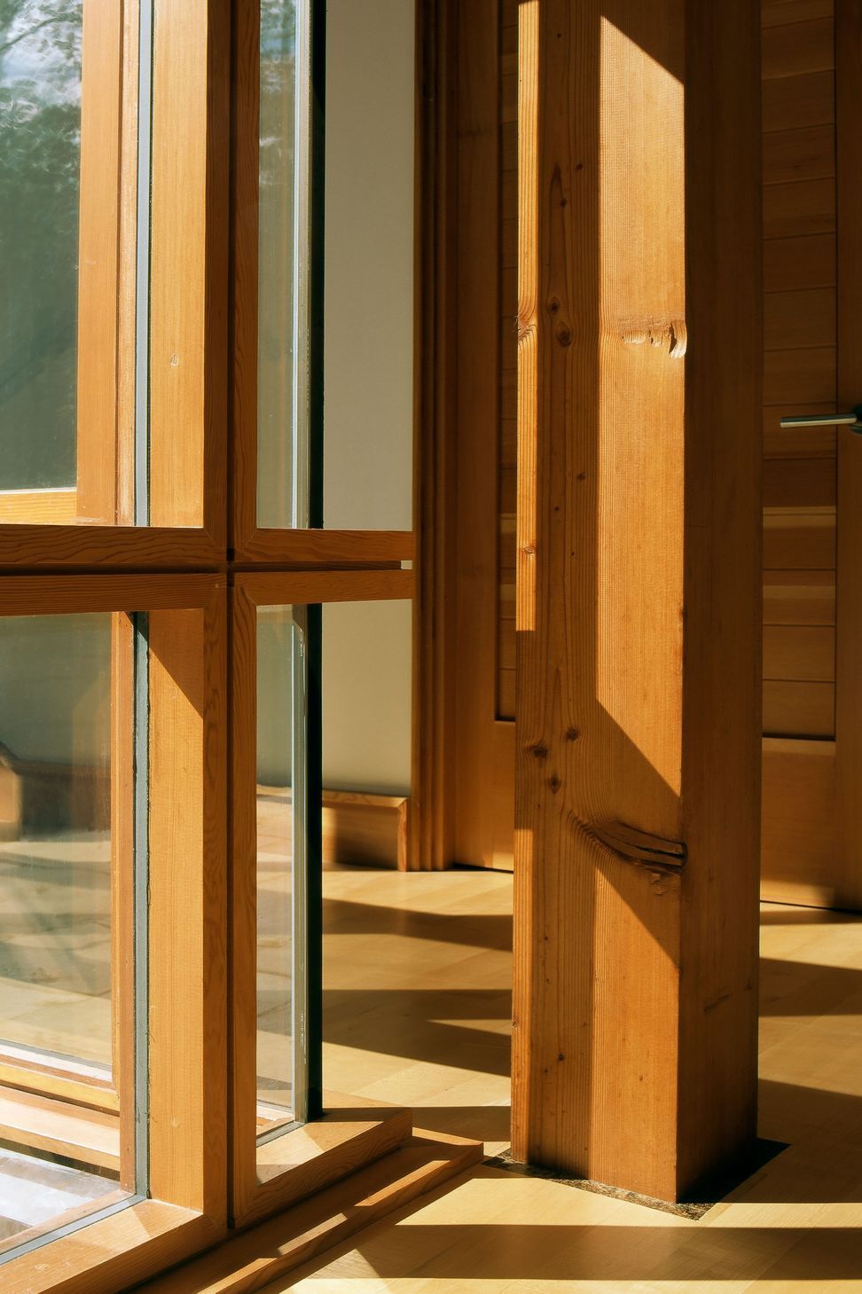 Interior-detail-of-beam-and-glass.jpg