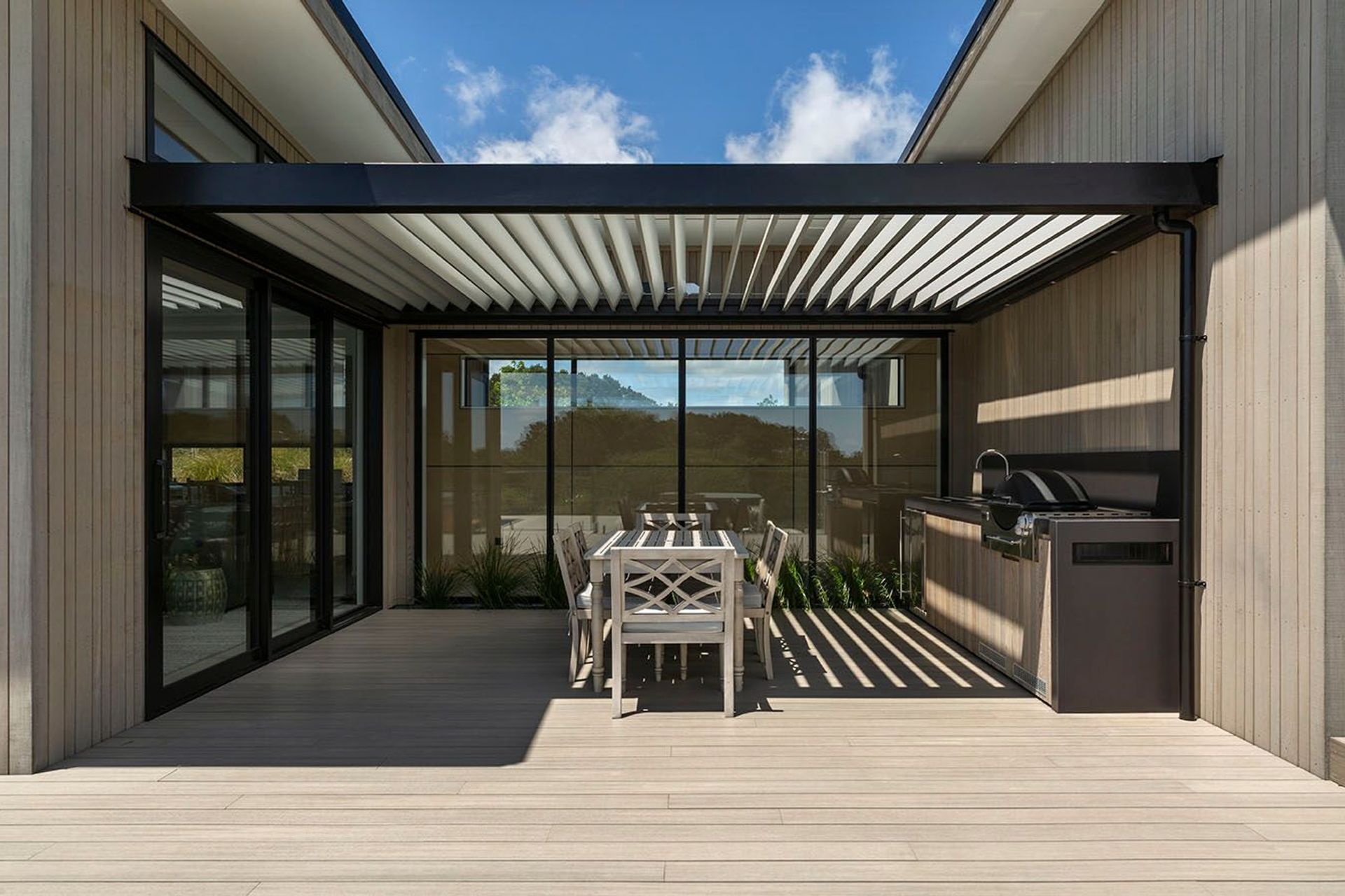 Outdoor dining flexibility