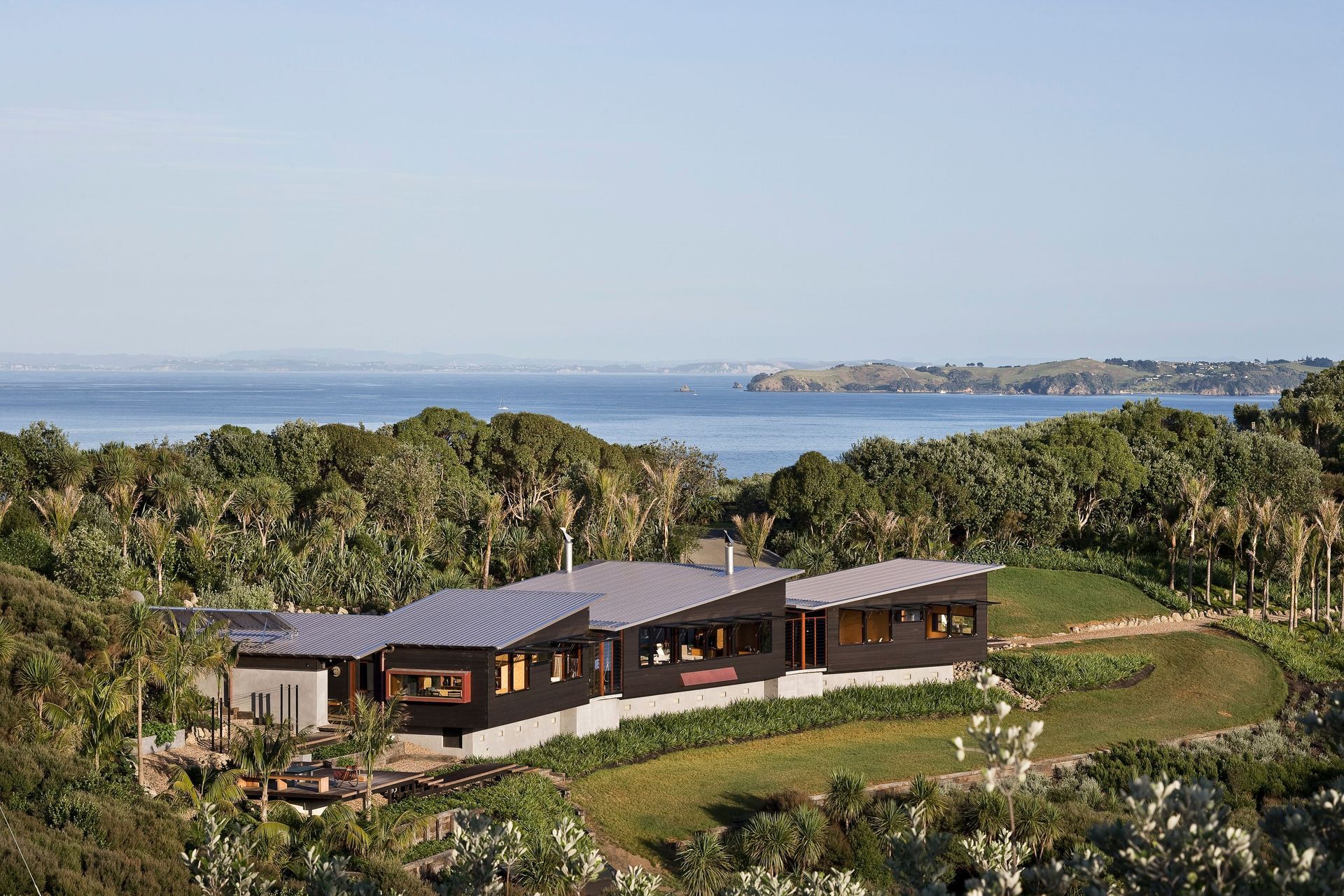 Owhanake-Bay-House-ext.jpg