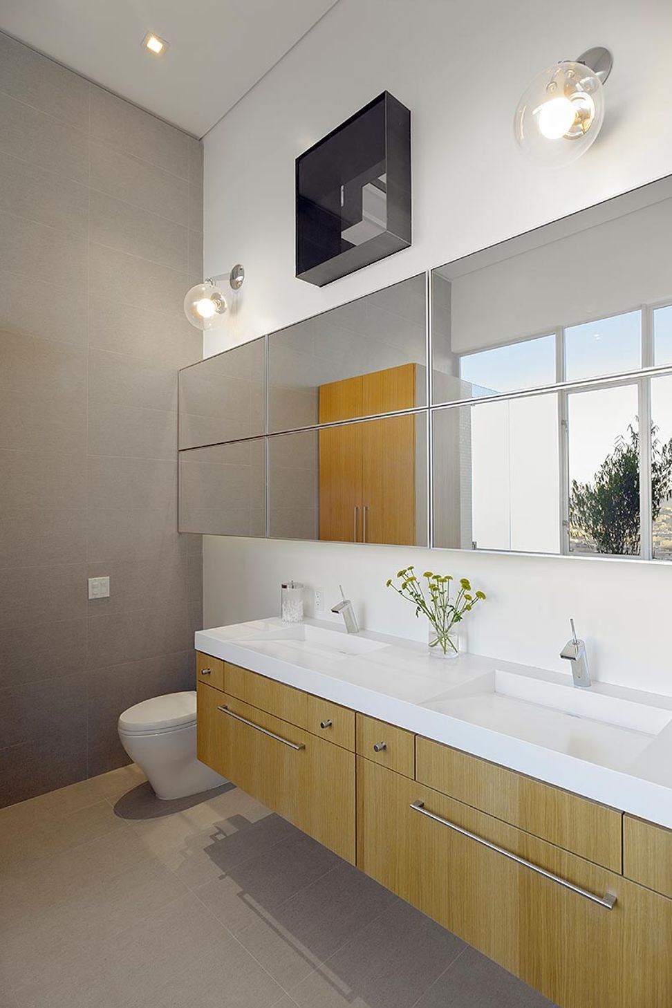 Zack-de-VitoModern-Architecture-Construction-Design-BuildLaidley-Street-House-San-Francisco-Custom-HomeMaster-Bath-SinkDamonte-018.jpg