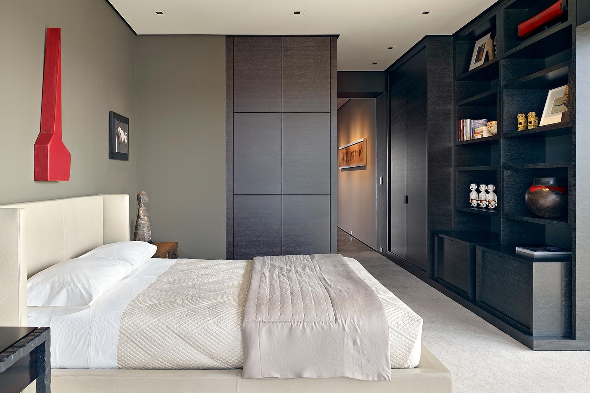 Zack-de-VitoModern-Architecture-Construction-Design-BuildRussian-Hill-High-RiseSan-FranciscoCustom-HomeGuest-BedroomDamonte-005.jpg