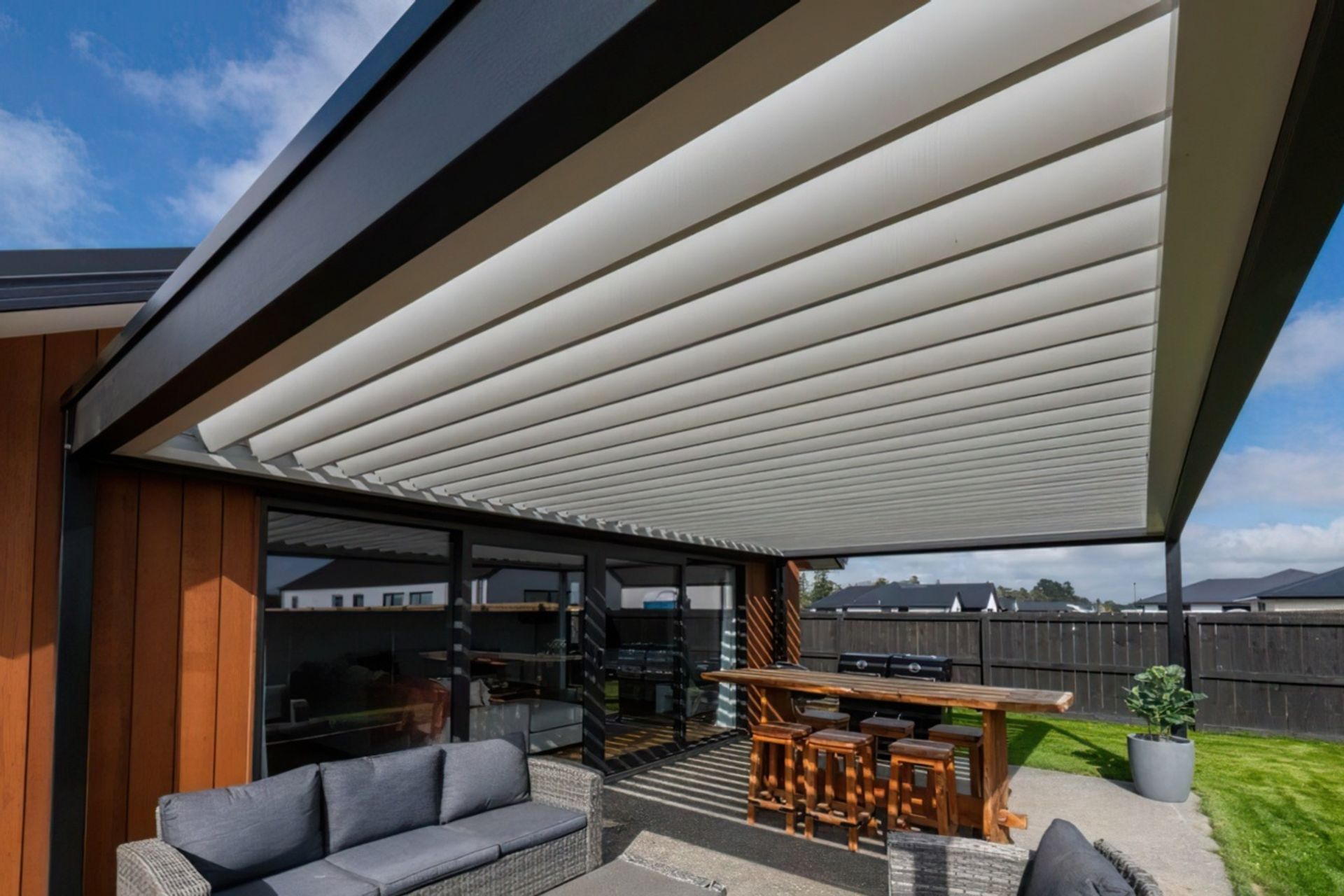 buildmeRive-House-06-1024x682-gigapixel-standard-height-926px.jpg
