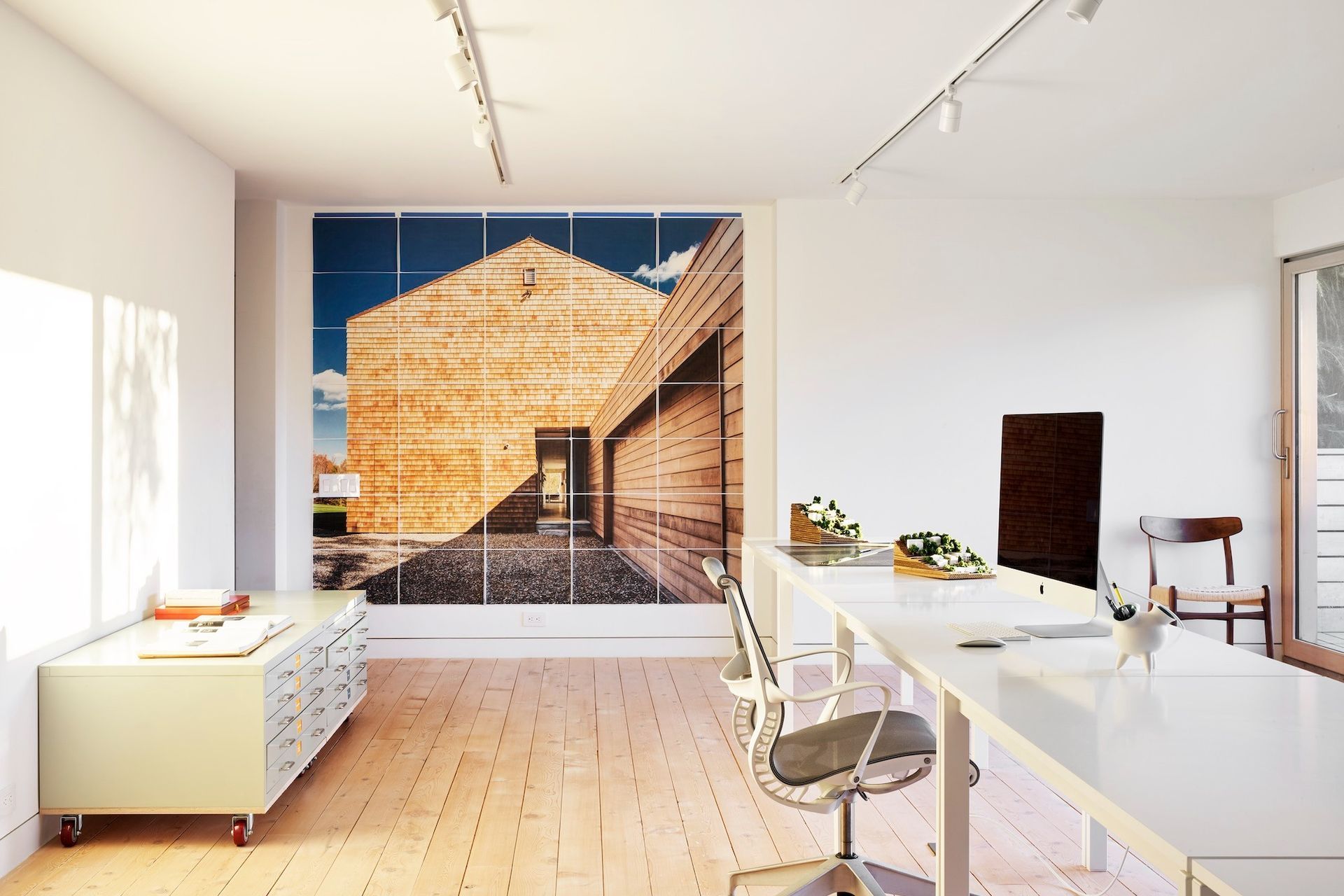 imgi52RangrStudio-Grizzly-Office1.jpg