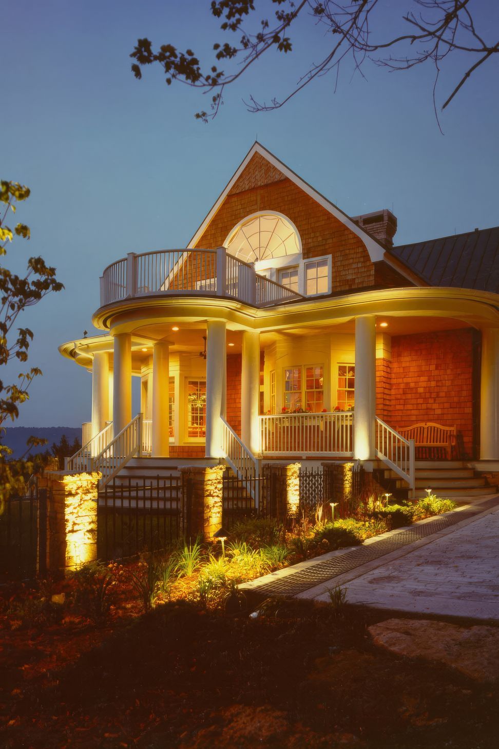 imgi8Lake-House-One-Entry-View-upscaled-by-Replicate.jpg