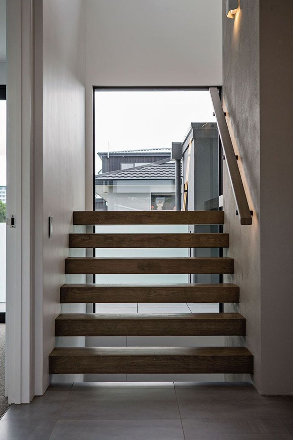 Three-Level Multi Cladding Home with Pool