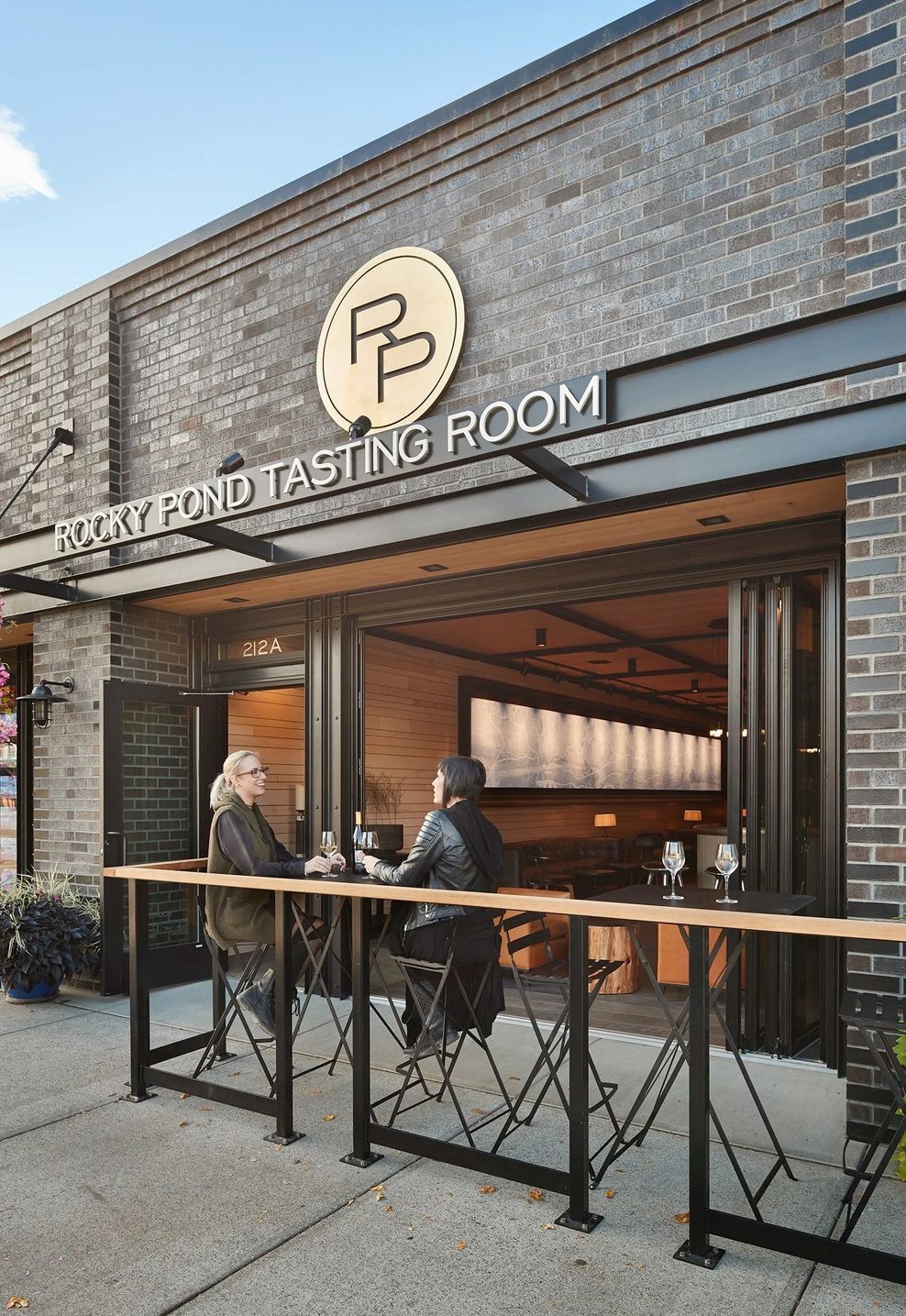 SkBArchitects-RockyPond-ChelanTastingRoom-02-ap-compressed.jpg