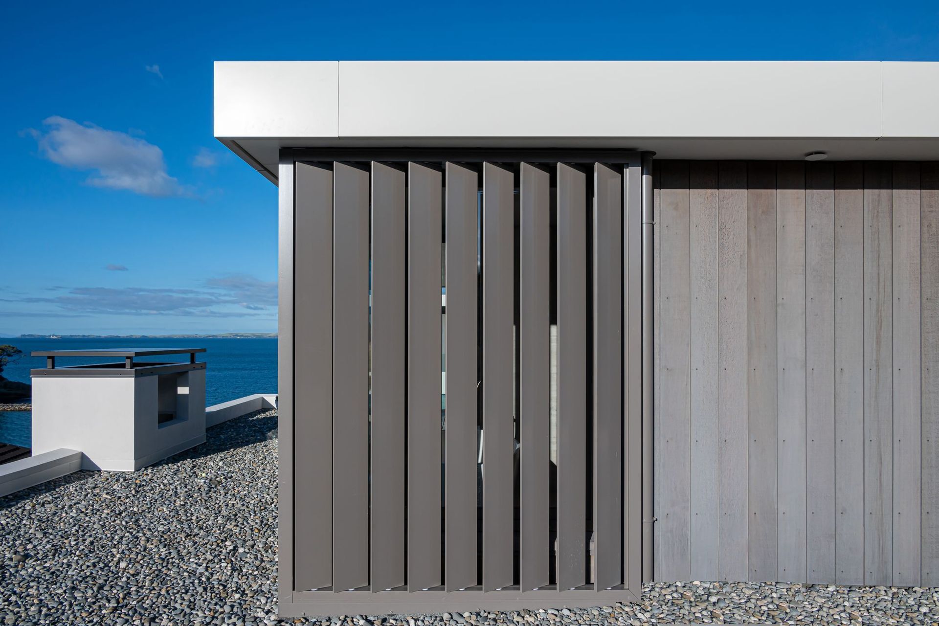 Castor Bay - Woodgrained Aluminum Gate &amp; Fencing